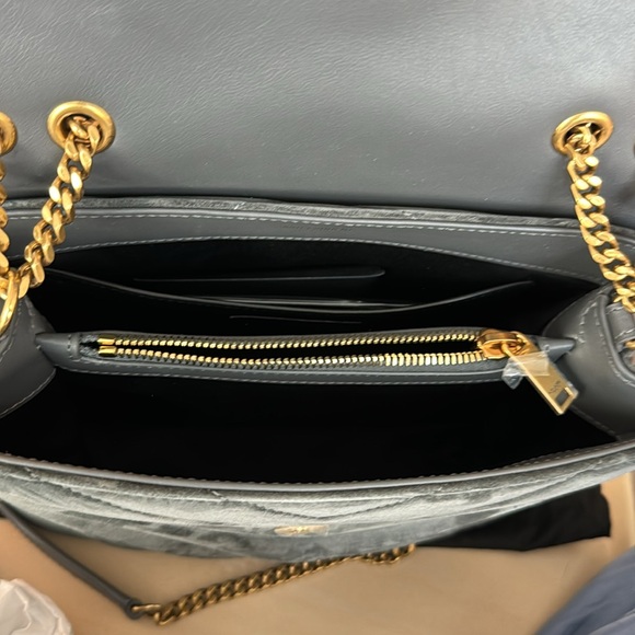 SAINT LAURENT ENVELOPE BAG WITH ICONIC CHEVRON QUILT OVERSTITCHING. - Picture 9 of 9